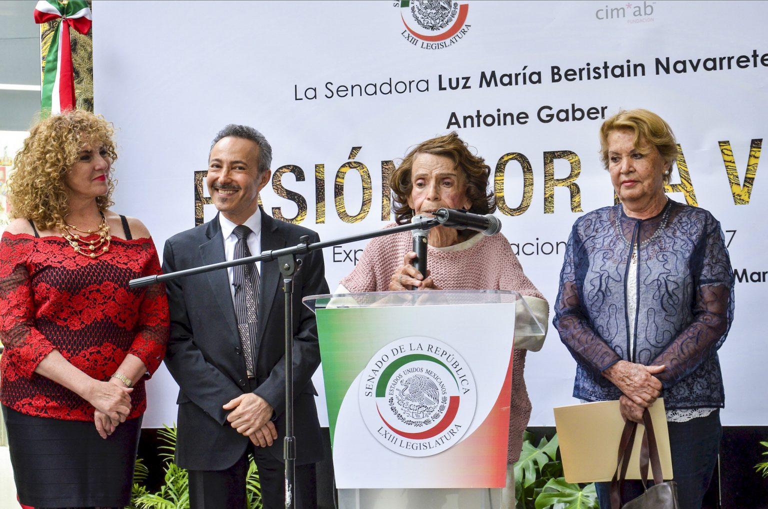 During the Senate inauguration speeches, the most famous Historian, cultural researcher and Art Critic from Mexico Prof. Berta Taracena made the official announcement, inviting Antoine Gaber to become the first Canadian Artists ever, to join the prestigious artist group of the “MIRADA COLOSAL”.