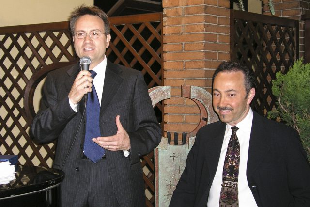 Alessandro Benedetti, Secretario de la Fondazione Meyer con Antoine Gaber, durante su Exposición individual, “Pasión por la vida”, en el Grand Hotel Baglioni en Florencia, Italia.