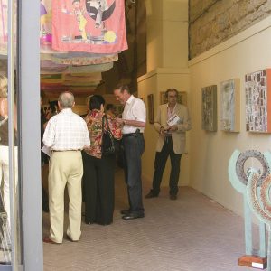 La primera parte de la exposición se llevó a cabo en la “Loggia dei Priori” en la estupenda Plaza dei Priori, en el centro y sede del Ayuntamiento de Volterra.