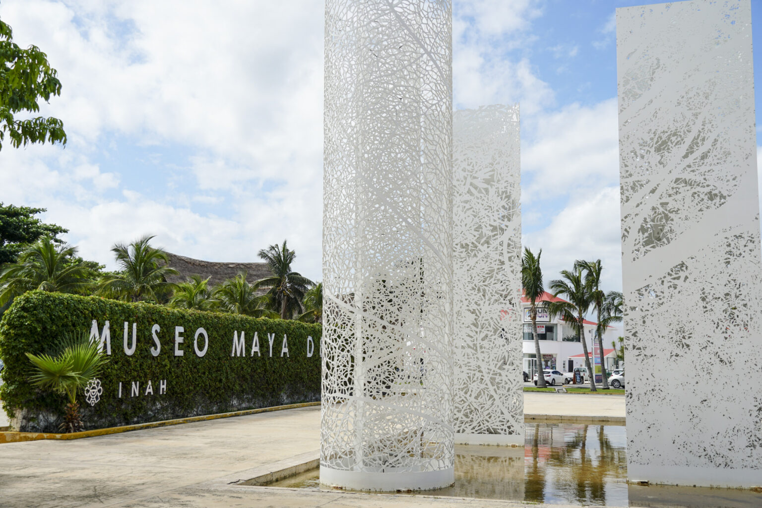 Vista esterna del Museo Maya di Cancun