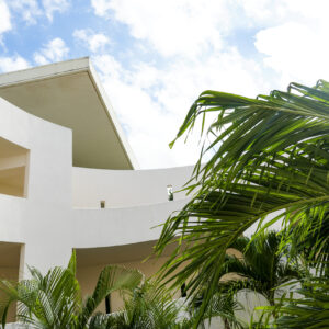 Vue extérieure du musée Maya à Cancun